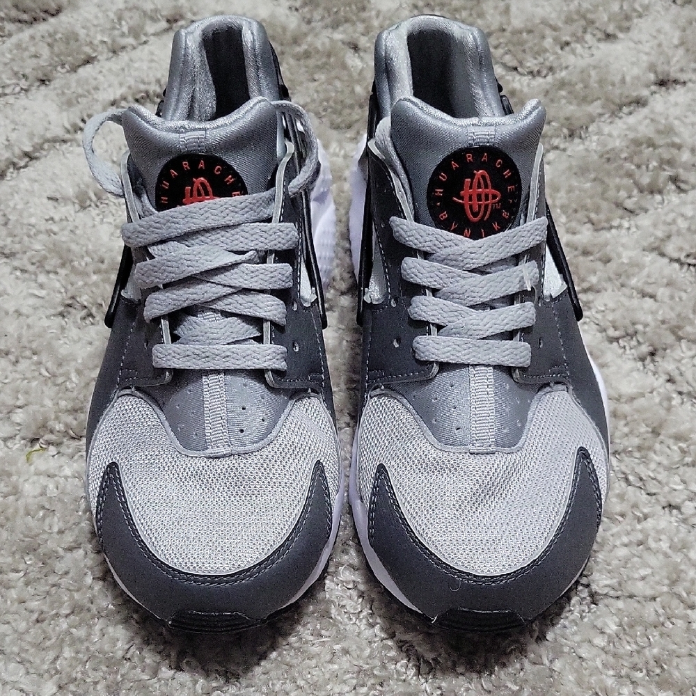 NIKE HUARACHE Gray and Black Athletic Sneakers Sz 5.5 Y - Picture 3 of 3